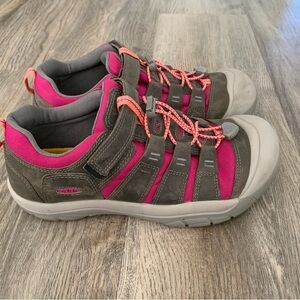 Keen Newport Runner Hiker Sneaker Shoe Youth 7 / Women’s 8.5 Pink Grey